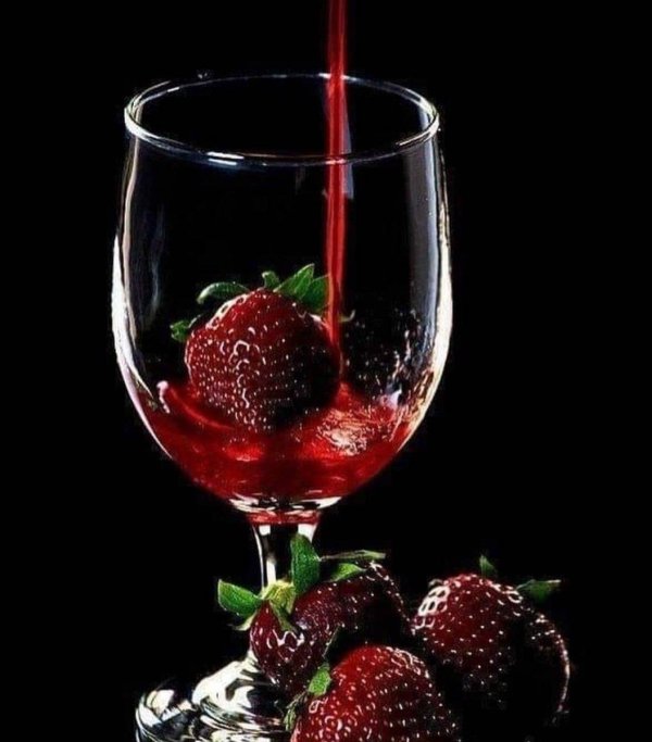 ягоды в бокале