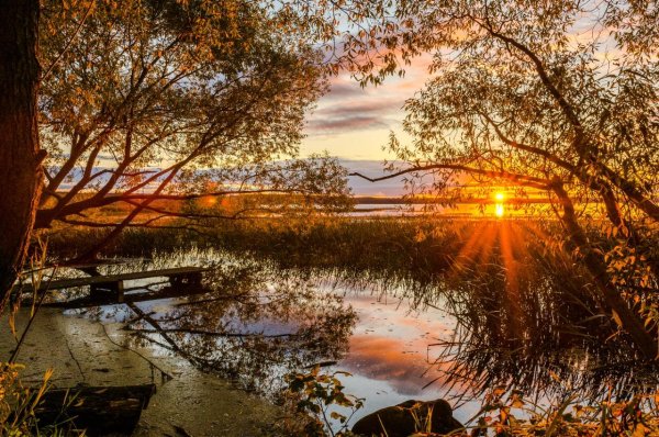 озеро на закате