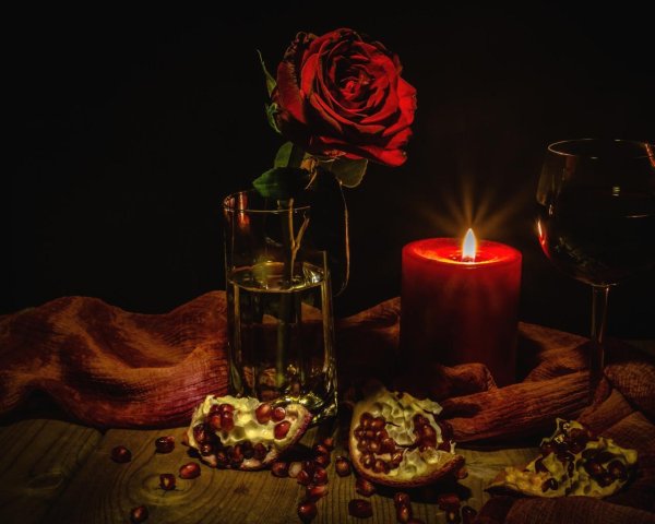 натюрморт на темном фоне