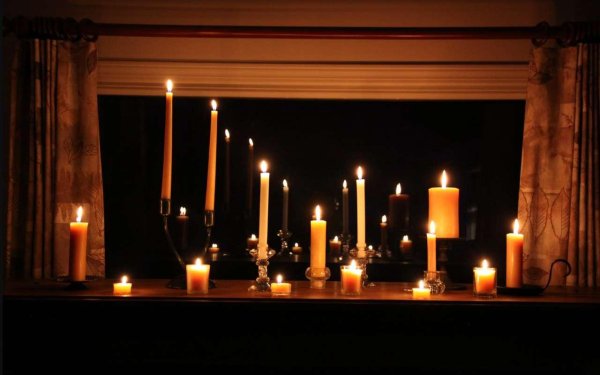 канделябр со свечами