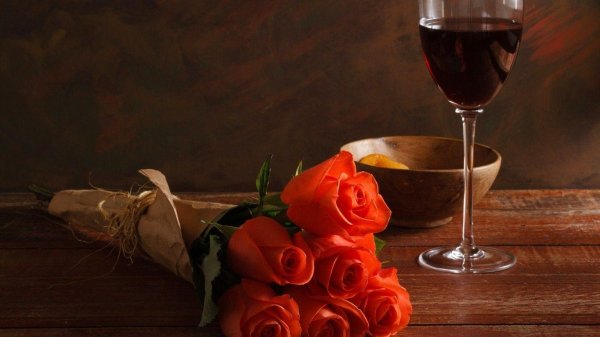 натюрморт с бокалом