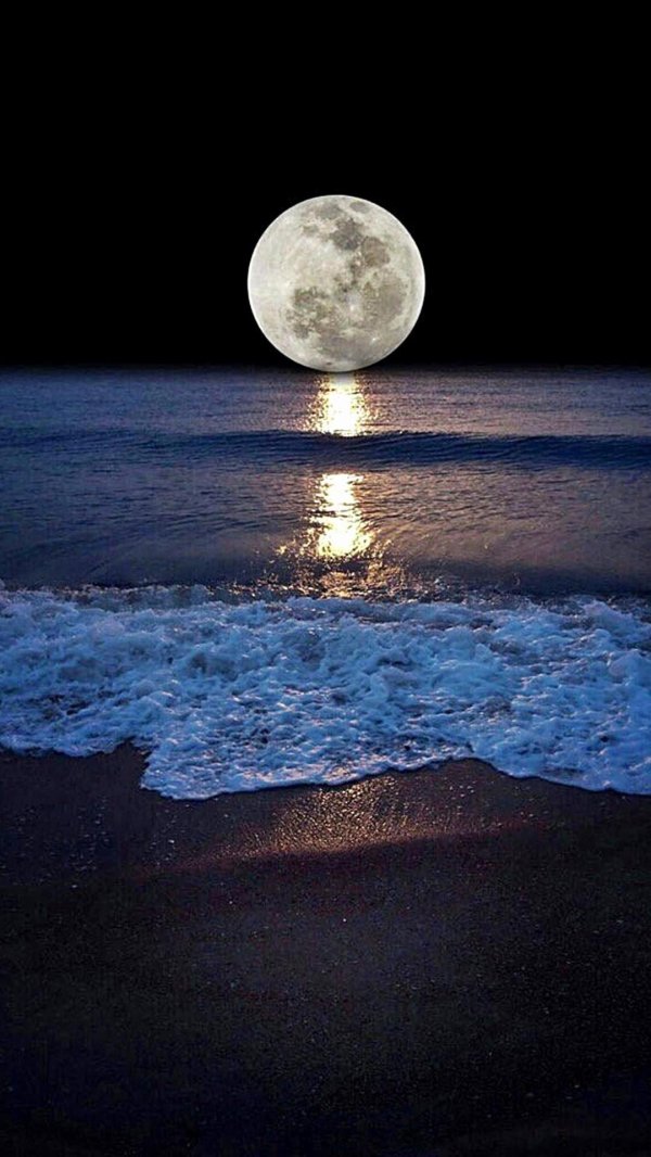 луна над морем