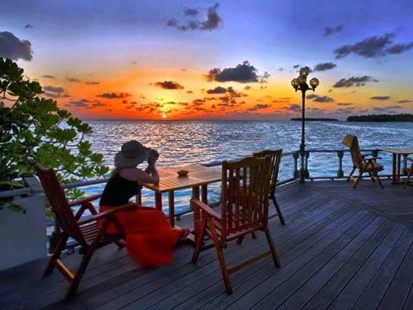 у моря на закате