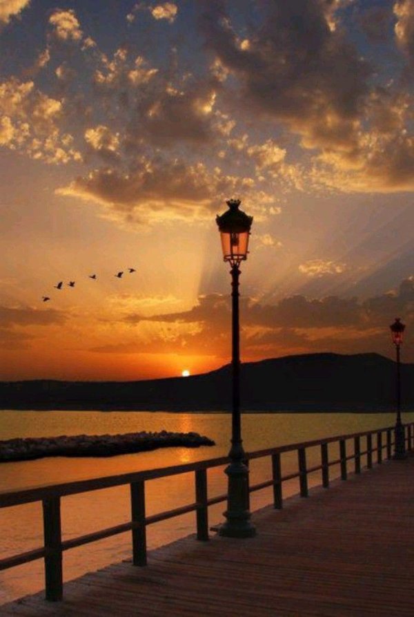 фонарь у моря