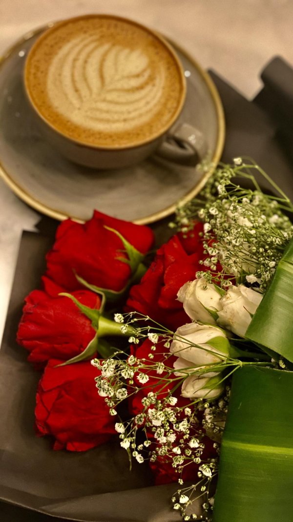 coffee with red roses