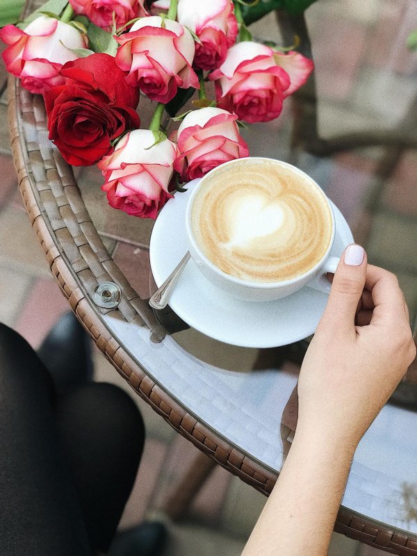 Кофе с цветами женщине романтичные