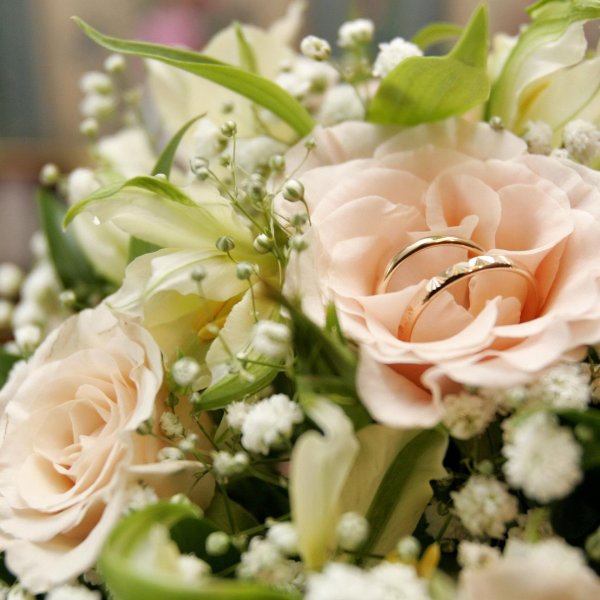 со свадьбой