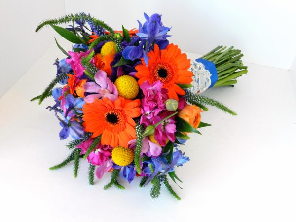 яркие букеты
