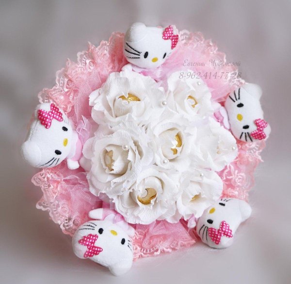 букет хелло китти