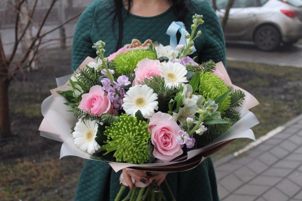 эустома и хризантема букет