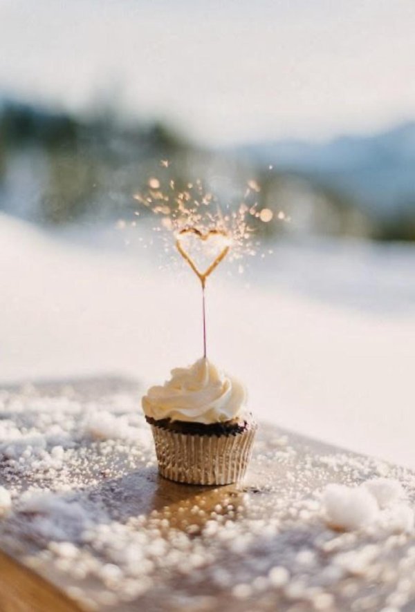 пирожное со свечкой