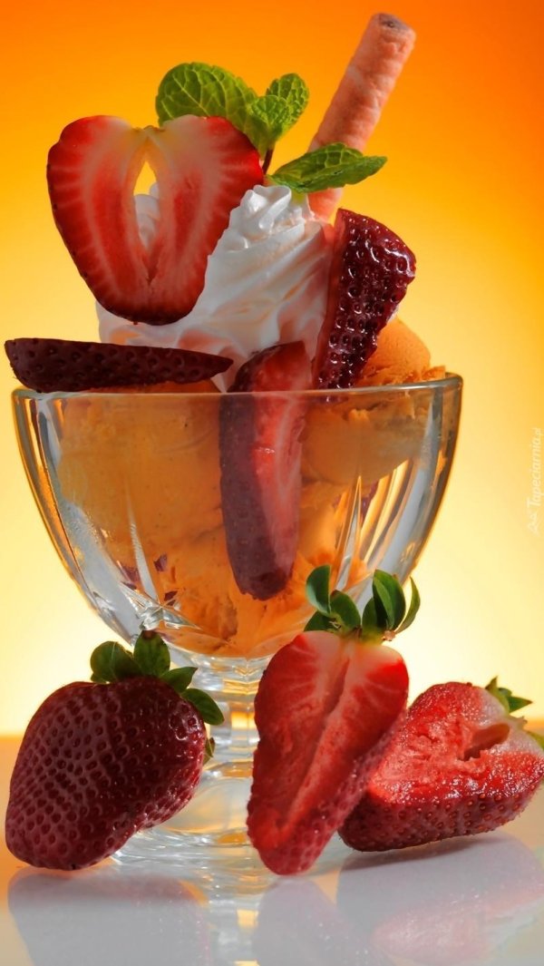 мороженое в бокале