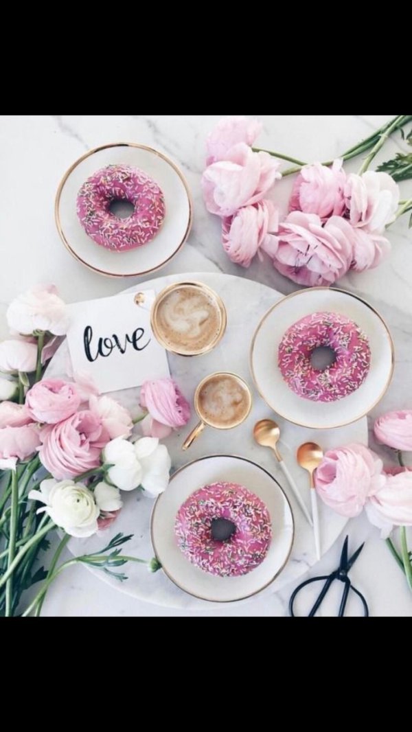 кофе и пончик