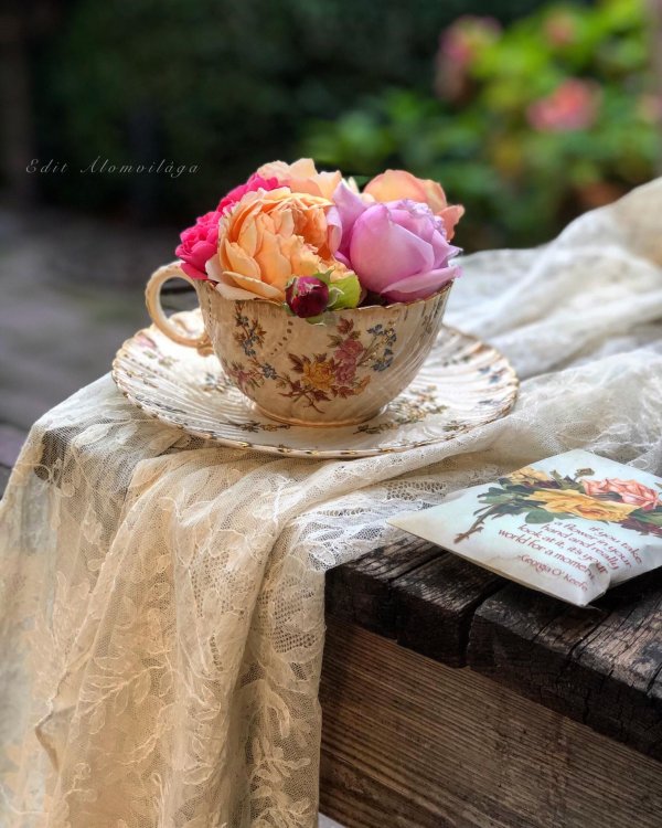 завтрак с цветами