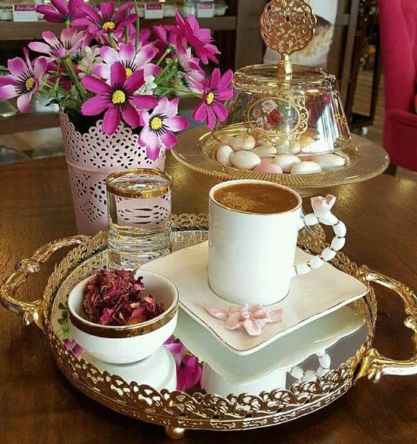 красиво сервированный кофейный столик