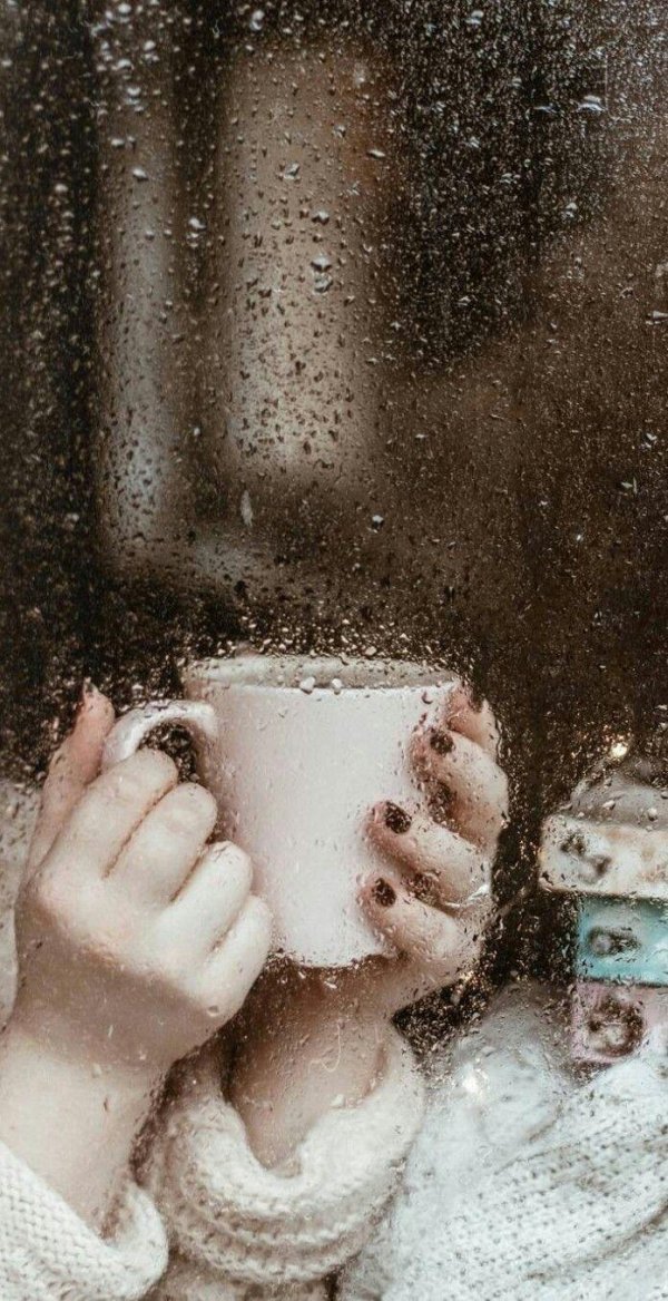 девушка с чашкой