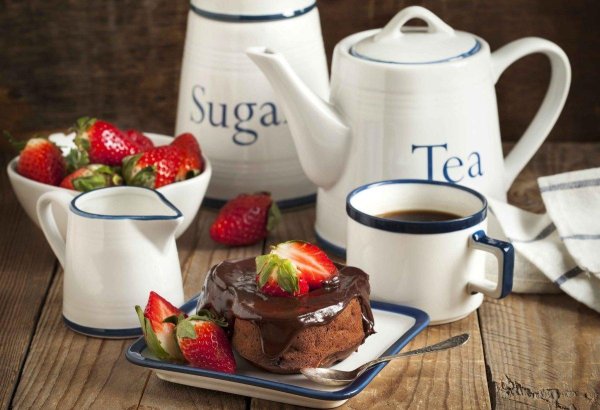 чай и пирожное