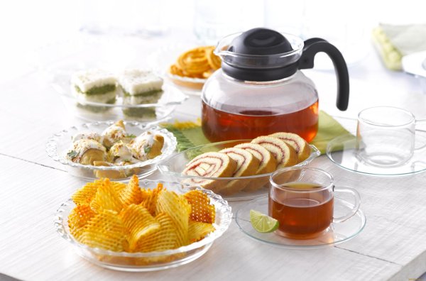 чай со сладостями