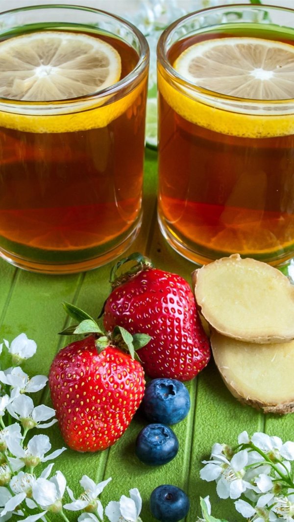 две чашки чая