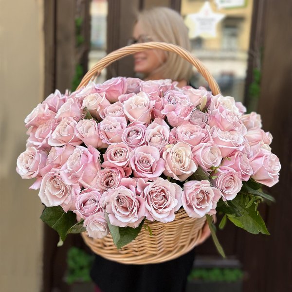 красивые корзины с кремовыми розами