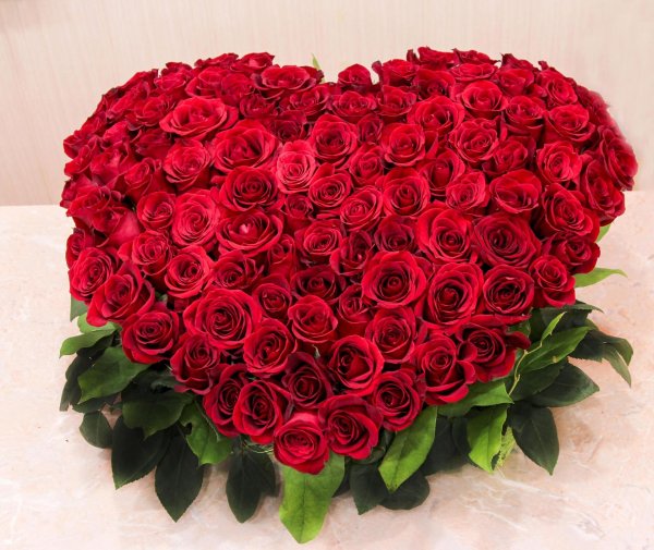 розы в виде сердца