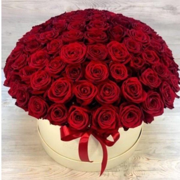 розы в шляпной коробке