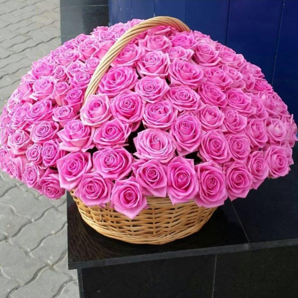 корзина с розами