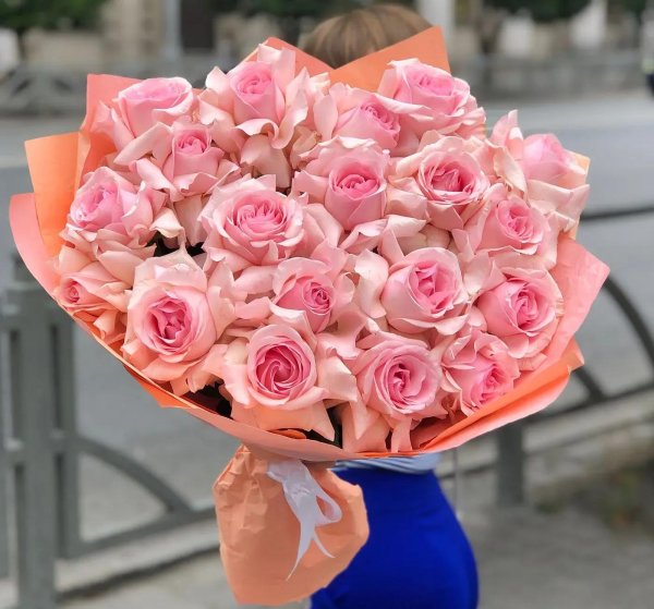 пионовидные розовые розы