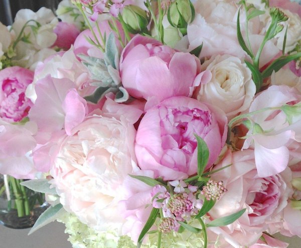 букет нежных пионов
