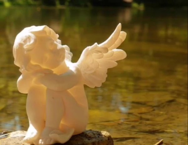 ангелочек скульптура