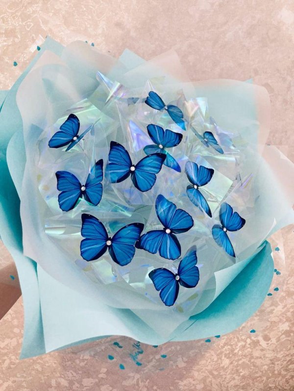 светящиеся букеты из бабочек