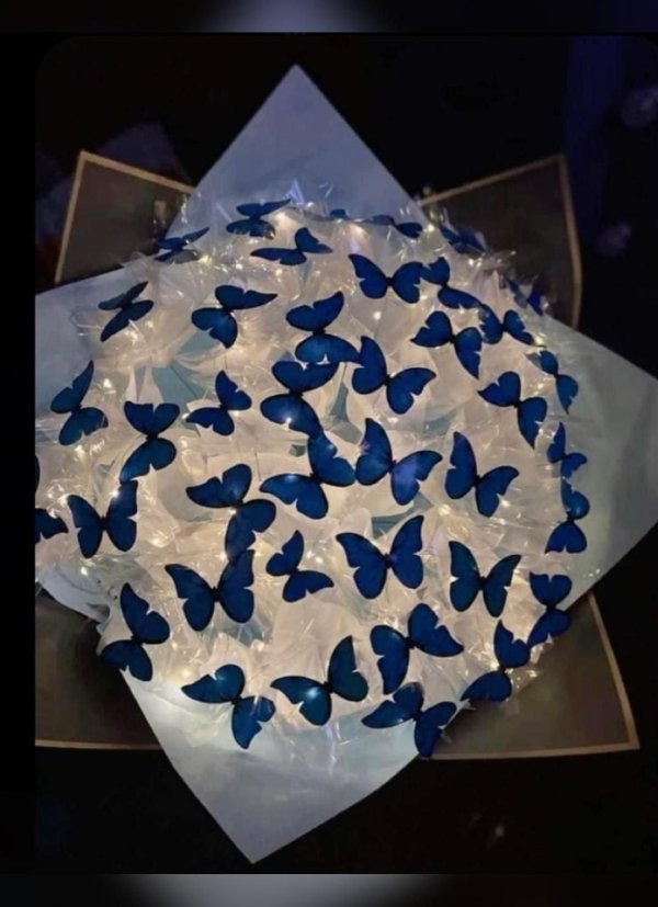 светящиеся букеты из бабочек