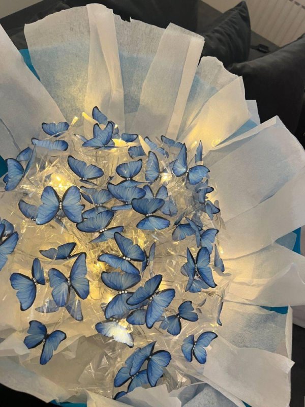 светящиеся букеты из бабочек