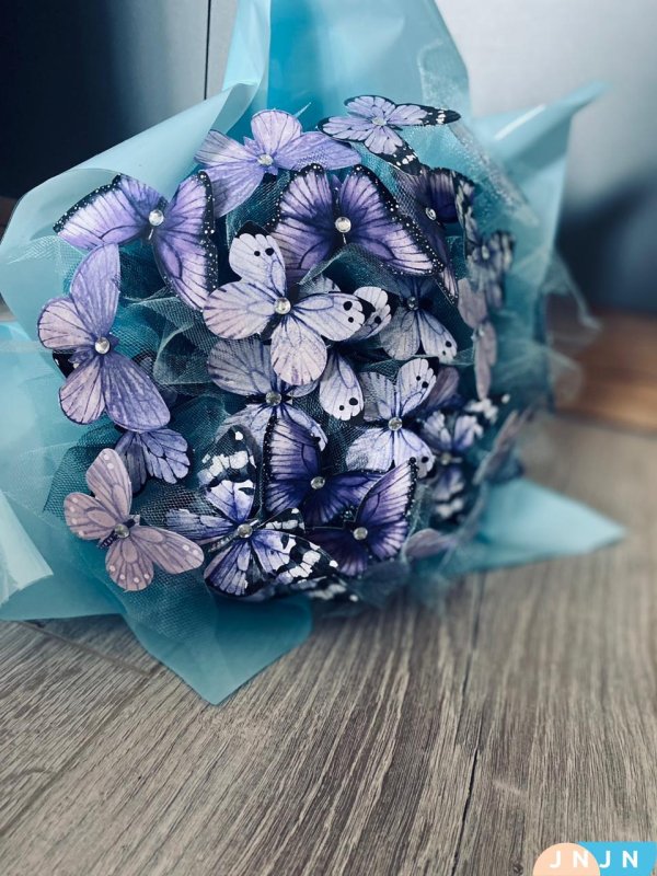 светящиеся букеты из бабочек