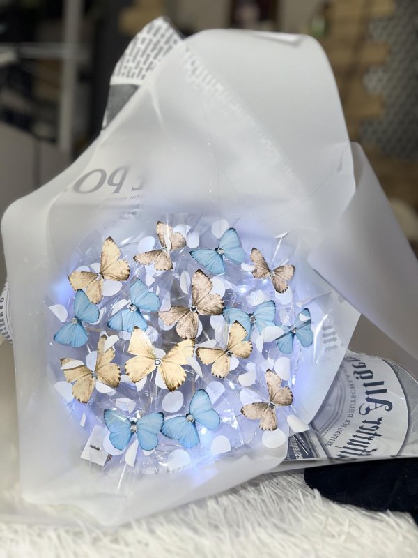 светящиеся букеты из бабочек