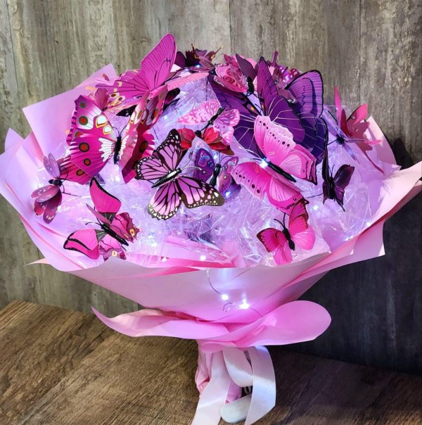 светящиеся букеты из бабочек
