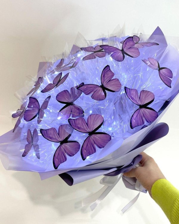 светящиеся букеты из бабочек