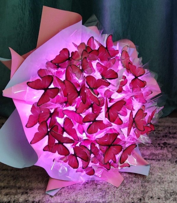 светящиеся букеты из бабочек