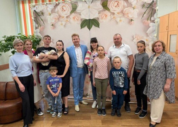 всей семьей