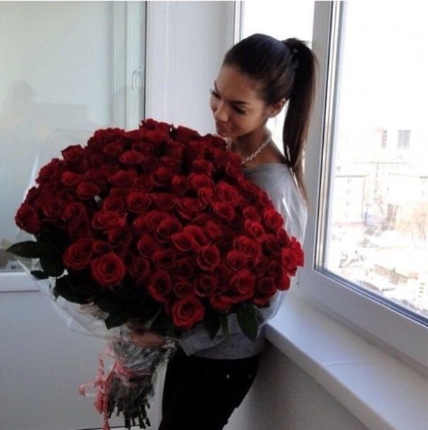 девушки с букетами