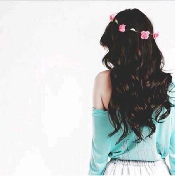 брюнетка мультяшная спиной