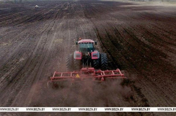 вспашка поля