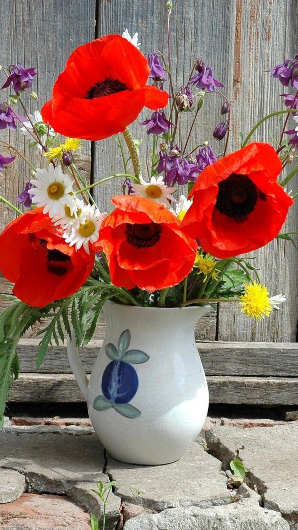 цветы в вазах