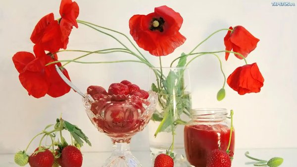 маки в вазе