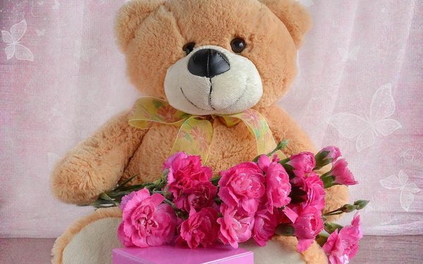 медвежонок с цветами