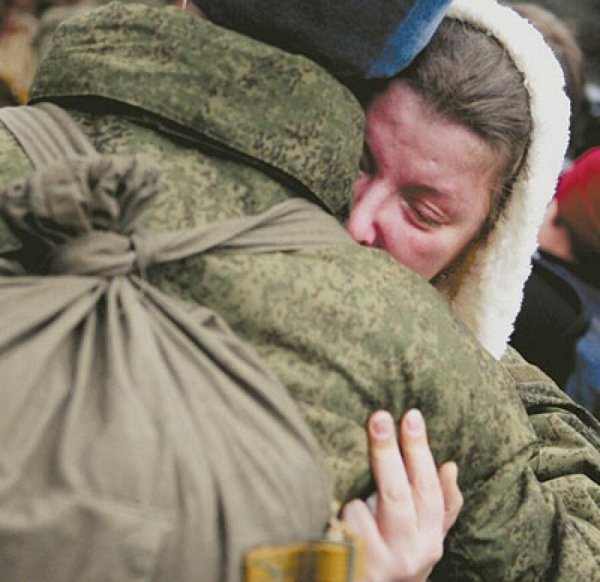 мать провожает сына на войну