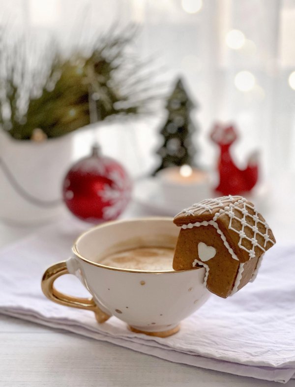 пряничный домик на чашку