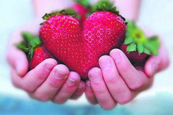 сердце из клубники