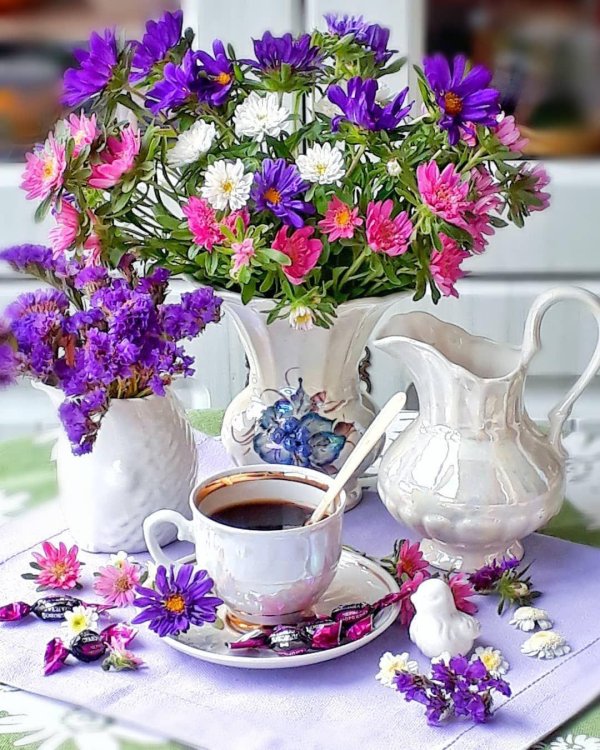 цветы на посуде