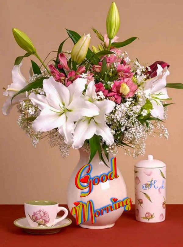 лилии в вазе